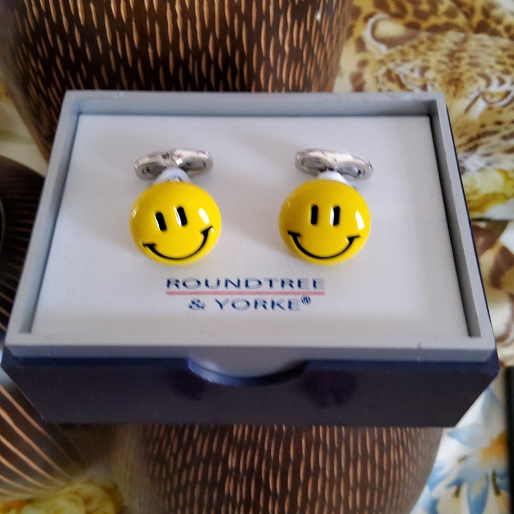 Cuff Links. - Picture 2 of 3